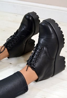 KYLE Retro Style Chunky Heel Lace Up Ankle Boots in BLACK