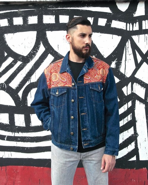 90s Customized Vintage paisley pattern denim jacket, size: medium, new condition by Blackship! model size: medium, height 1, 78 cm