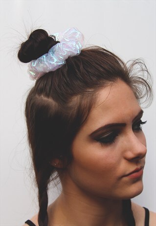WHITE IRIDESCENT SCRUNCHIE