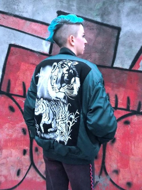 90s TIGER FANTASY PETROL GREEN MA-1 BOMBER UNISEX JACKET, LIMITED EDITION ! size: tag is Small , but it dress like a medium size. perfect condition and customized by BLACKSHIP, model size: small/medium, height 1, 60 cm 