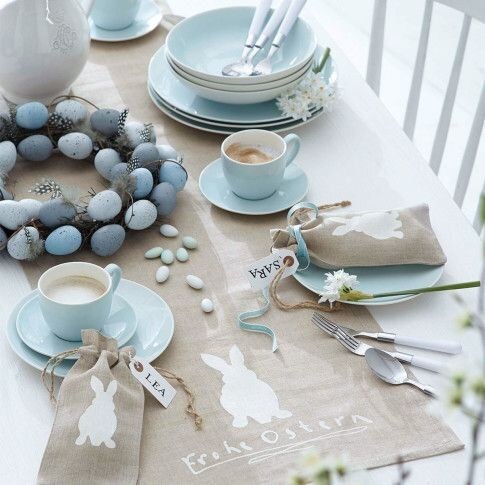 pastel and burlap tablescape