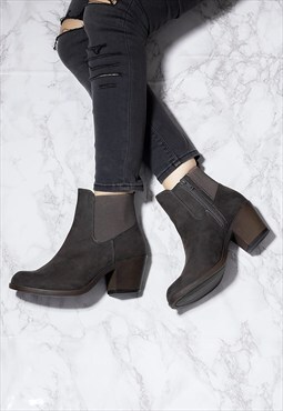 the ivy chelsea boot in leather