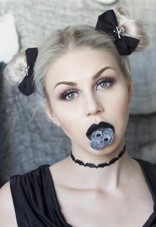 BLACK SKULL AND CROSSBONES HAIR BOW SET - HALLOWEEN