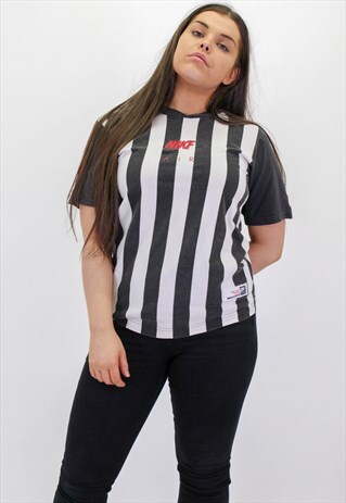 VINTAGE NIKE STRIPED FOOTBALL T-SHIRT IN BLACK AND WHITE