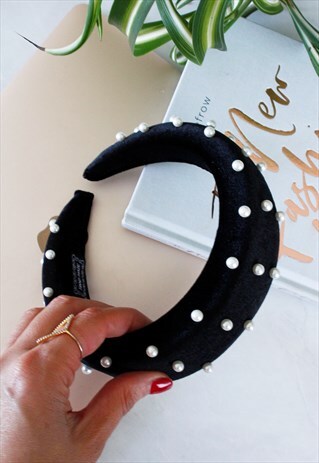BLACK PADDED VELVET FAUX PEARL EMBELLISHED HEAD BAND