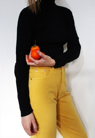 BLACK RIBBED TURTLENECK TOP