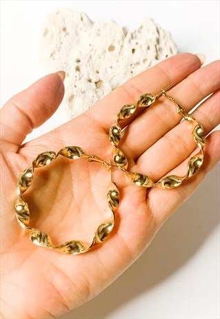 GOLD TWIRL HOOP EARRINGS