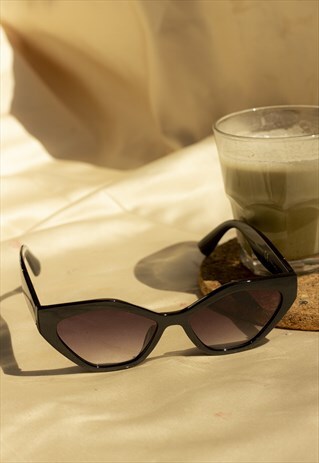 THICK DIAMOND FRAME SUNGLASSES