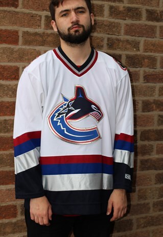 VINTAGE VANCOUVER CANUCKS HOCKEY JERSEY