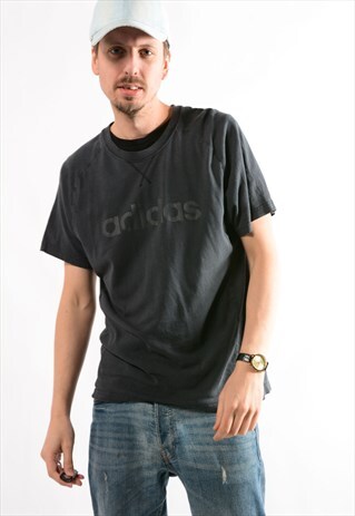 ADIDAS VINTAGE ADIDAS TEE SHIRT.