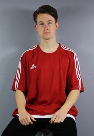 VINTAGE ADIDAS T-SHIRT IN RED WITH EMBROIDERED LOGO. SIZE XX