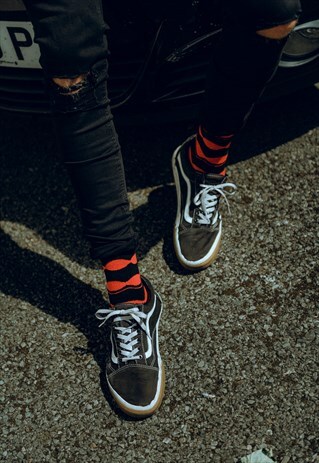 THE CAMDEN BLACK AND RED SOCKS