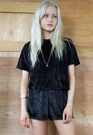SHORTS IN BLACK VELVET