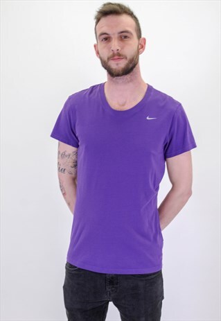 VINTAGE NIKE SWOOSH T-SHIRT IN PURPLE LARGE