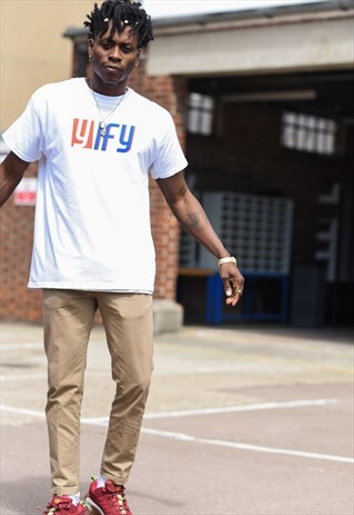 UNISEX T-SHIRT IN WHITE WITH PRINTED LOGO.