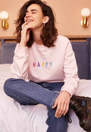 O&F HAPPY EMBROIDERED CROPPED SWEATSHIRT