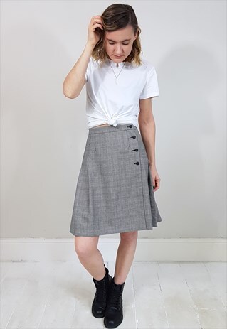 VINTAGE 90'S BLACK AND WHITE CHECKED WRAP BUTTON MINI SKIRT