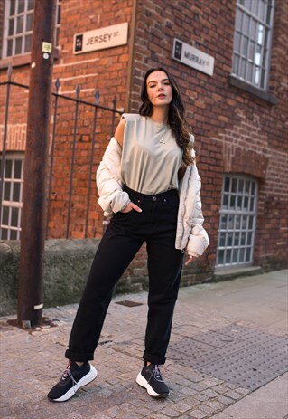 STRAIGHT LEG BLACK TURN UP MOM JEANS