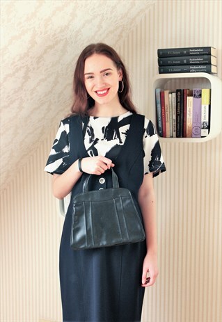 BLACK TRAPEZE VINTAGE HANDBAG