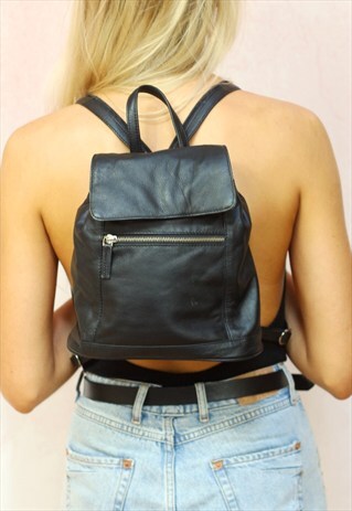 1990S VINTAGE JET BLACK REAL SOFT FAUX LEATHER BACKPACK