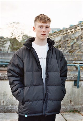 HEAVYWEIGHT BLACK PUFFER JACKET WITH WOVEN LABEL DETAILING