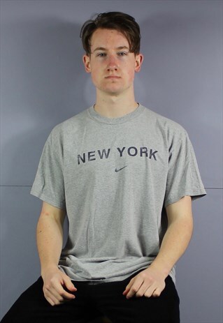 VINTAGE NIKE NEW YORK T-SHIRT IN GREY WITH PRINTED LOGO. SIZ