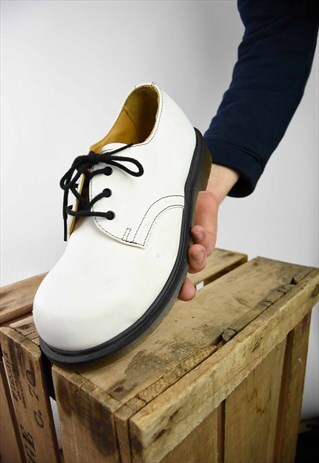 VINTAGE DR MARTENS WHITE 1925 5400 UK 6