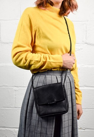 VINTAGE 90S LEATHER CROSS BODY BAG