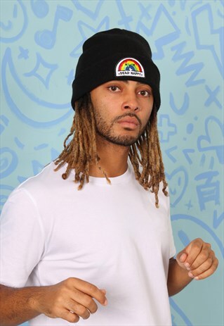 BEANIE IN BLACK KNITTED WITH EMBROIDERED RAINBOW PATCH