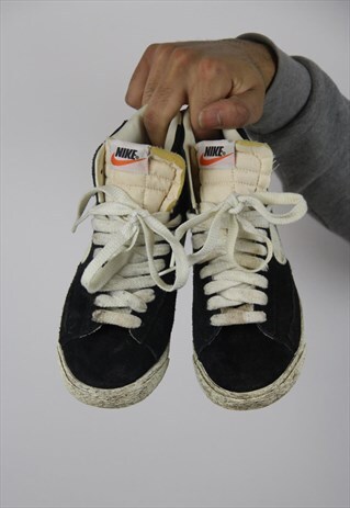 VINTAGE NIKE SUEDE BLACK TRAINERS