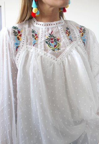 TOP EMBROIDERY FRONT