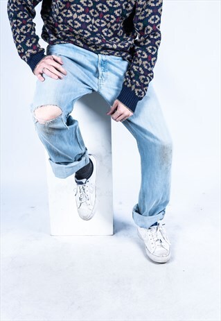 VINTAGE LEVI'S 501 JEANS IN BLUE DENIM WITH PAINT MARKS