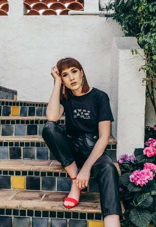 UNISEX T-SHIRT IN BLACK WITH BUG SLOGAN EMBROIDERY