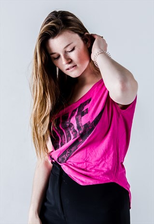 VINTAGE Y2K NIKE T-SHIRT IN PINK AND BLACK