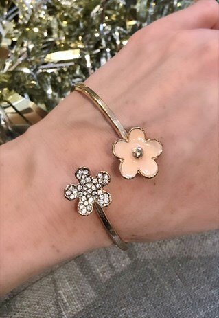 GOLD COLOURED FLOWER BANGLE