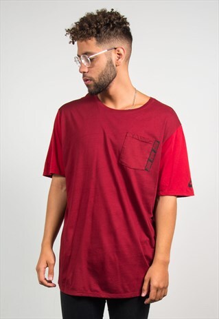 NIKE T-SHIRT POCKET DETAIL