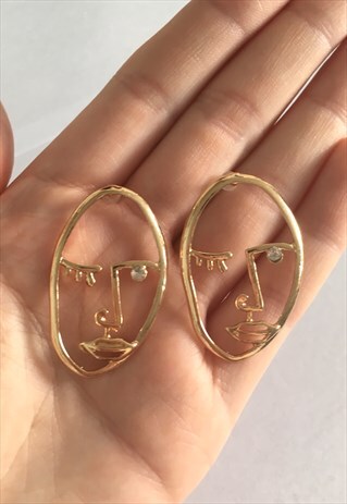 WOMENS ABSTRACT FACE EARRINGS DANGLY EARRINGS IN GOLD TONE