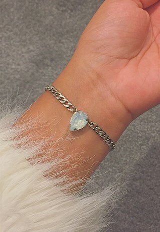 LUNAE DROP. WHITE TEARDROP CRYSTAL BRACELET