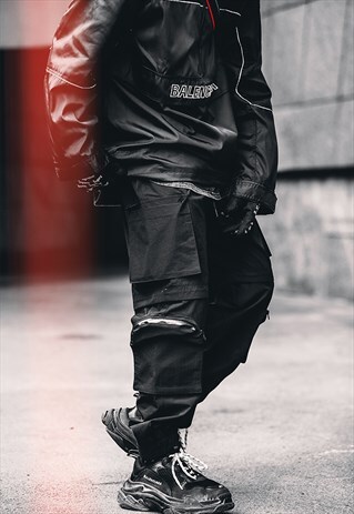 STRAIGHT FIT DETACHABLE CARGO TROUSERS SHORTS IN BLACK