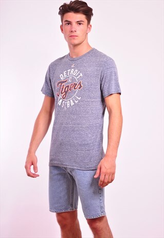 VINTAGE DETROIT TIGERS BASEBALL TEAM T-SHIRT