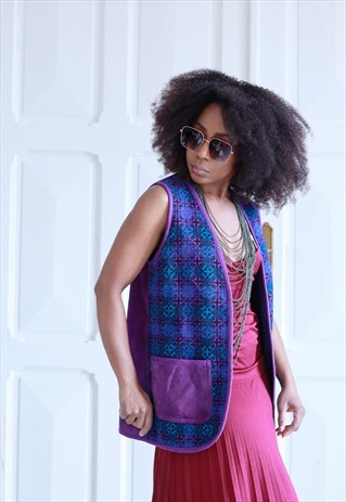 Sleeveless jacket in wool and suede