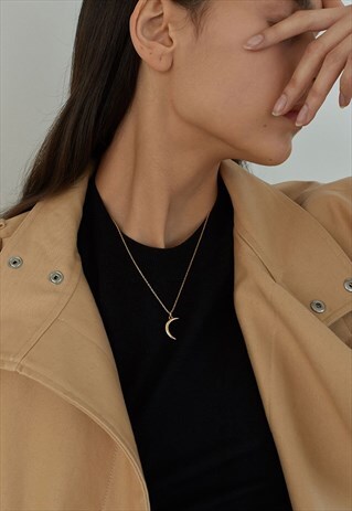 WOMEN STERLING SILVER MOON NECKLACE IN GOLD