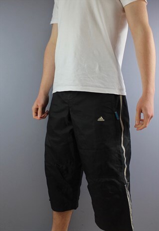 VINTAGE ADIDAS 3/4 LENGTH SHORTS IN BLACK WITH ZIP POCKETS,
