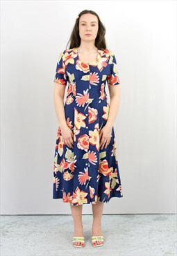 Vintage summer dress in printed floral pattern