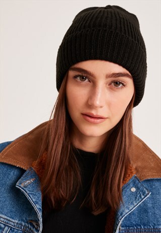 KNITTED CUFFED BEANIE - BLACK