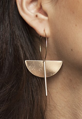GRAPHIC GOLD HOOP EARRINGS
