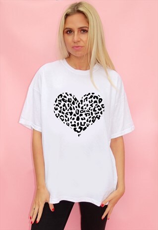 WHITE TSHIRT WITH LEOPARD HEART IN MONOCHROME