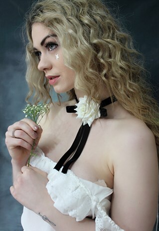 FLOWER VELVET CHOKER