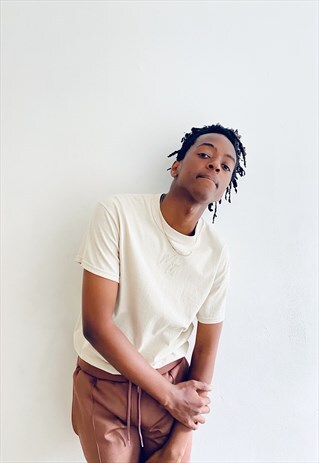 CLASSIC T-SHIRT IN OFF-WHITE WITH EMBROIDERY