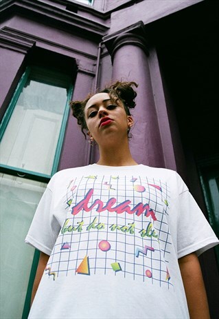 SHORT SLEEVED T-SHIRT IN WHITE WITH 90S DESIGN PRINTED